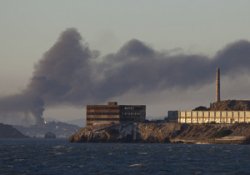 В Калифорнии горит крупнейший нефтеперерабатывающий завод, принадлежащий Рокфеллерам