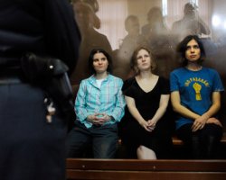 По 2 года колонии получили участницы Pussy Riot за хулиганство в Храме Христа Спасителя