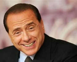 Тюремный срок Берлускони сократили до одного года