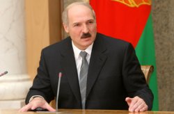 Лукашенко запретил белорусам увольняться с работы