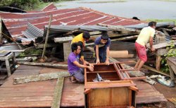 По меньшей мере 80 человек стали жертвами тайфуна на Филиппинах