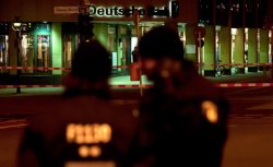 Грабитель, захвативший заложника в филиале "Дойче банка" в Берлине, сдался полиции