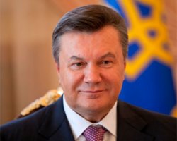 Янукович уволил восемь министров