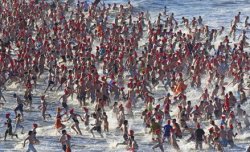 37 тысяч голландцев решились на традиционный новогодний заплыв