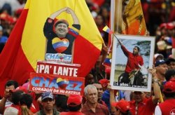 В Каракасе проходит многотысячная акция в поддержку Чавеса