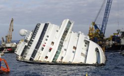 На Джильо вспомнили жертв самого крупного после "Титаника" кораблекрушения круизного лайнера "Коста Конкордиа"