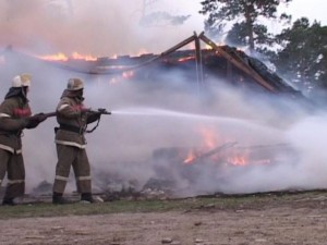 Ровно два часа тушили пожар на станции Смолино