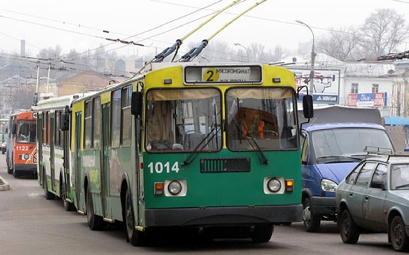 Пожилая жительница Брянска ушиблась при падении в троллейбусе