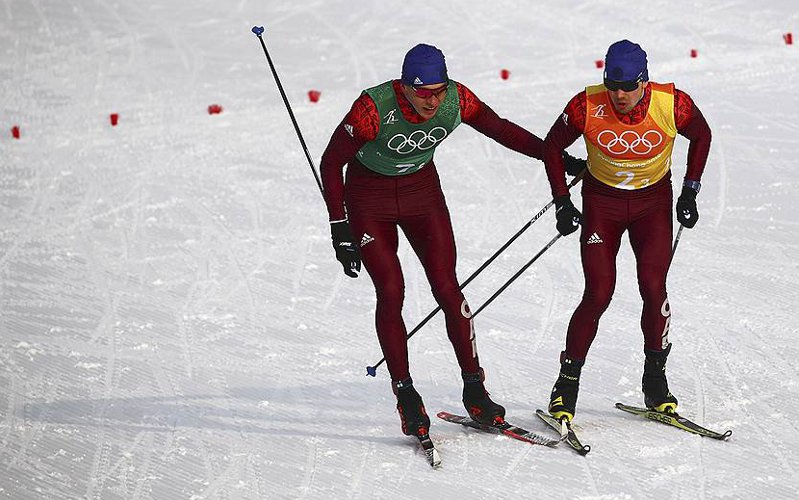 Большунов выиграл свой этап, но получит «серебро» в лыжной эстафете!