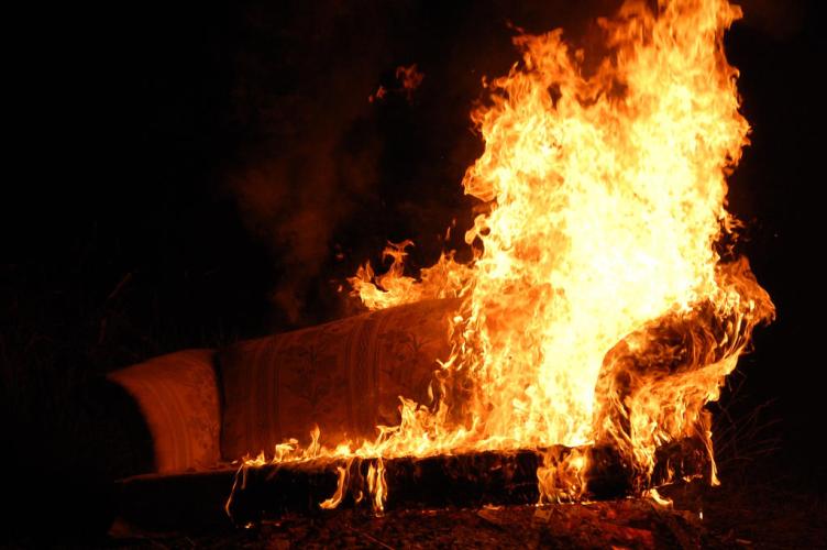 В Новозыбкове мужчина чуть не сгорел в собственной постели