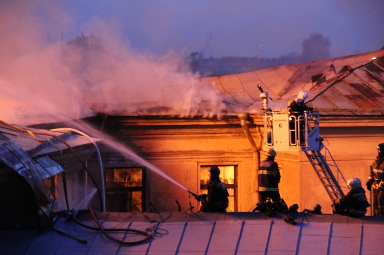 Ночью в Дятьковском районе горело здание