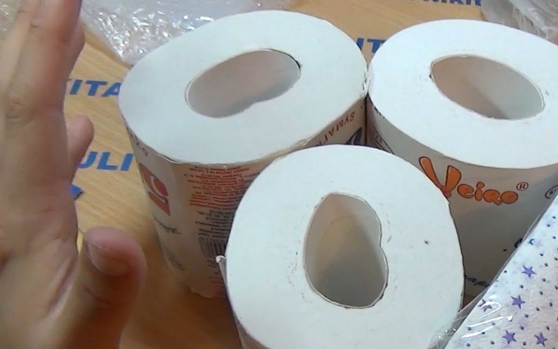 Белорусы маскировали сметану с колбасой туалетной бумагой