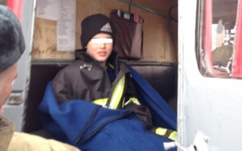 В Брянске на Десне пожарные спасли подростка на льдине