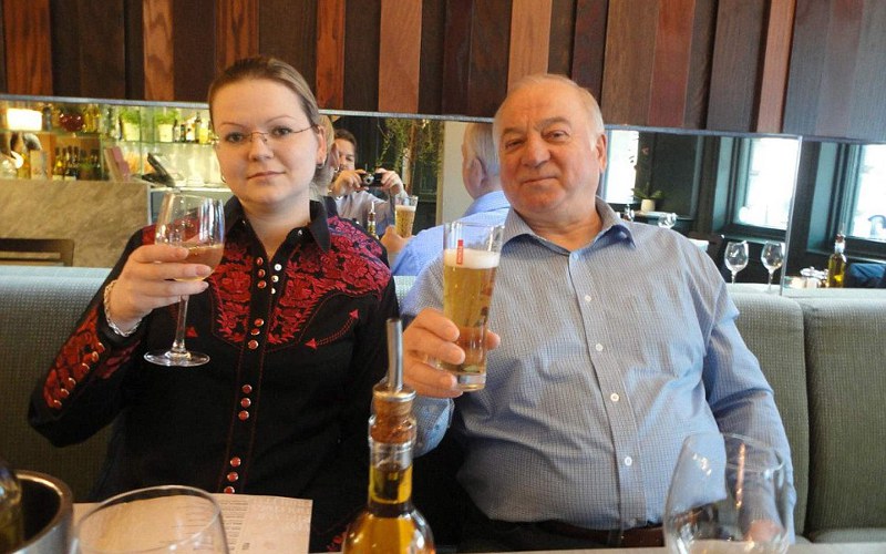 Экс-полковник ГРУ Сергей Скрипаль и его дочь Юлия остаются в коме