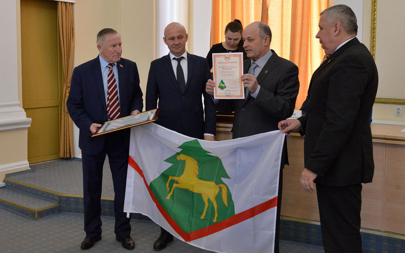 Брасовский район узаконил свой флаг с конем