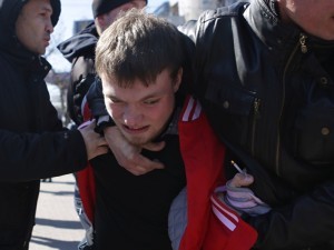 Массовые задержания сторонников Навального на Алом поле в Челябинске