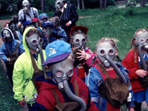 «Надеваем противогазы»: семиклассников научили, как спасаться от выбросов