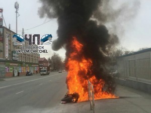 Мотоцикл загорелся в Челябинске