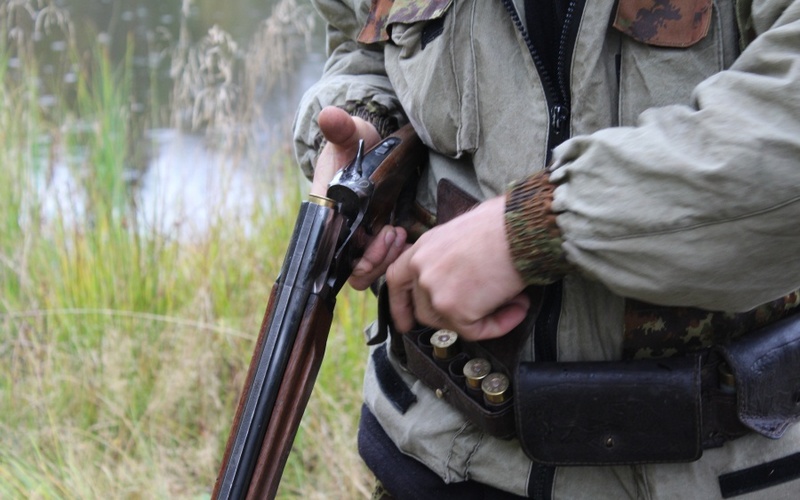 У брянских браконьеров отобрали 21 ружье и пять лодок