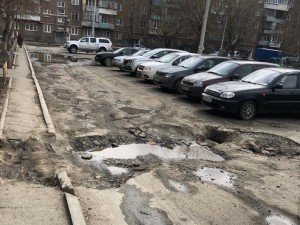 Ямы во дворах Челябинска становятся все больше