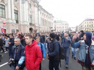 В Петербурге пахнет новой революцией. Участники протеста «Он нам не царь» прошли сквозь полицейские кордоны