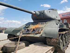 Танк Т-34 времен ВОВ, остановленный на границе с Казахстаном, перегнали в Верхний Уфалей