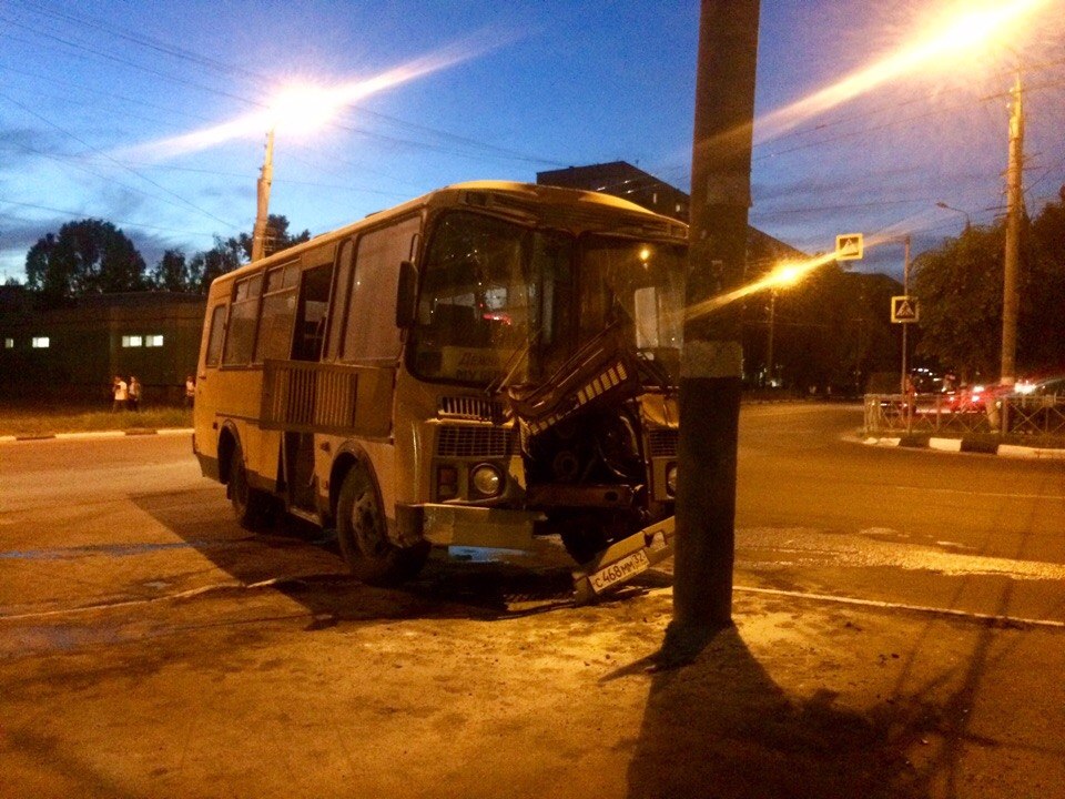 В Брянске загорелся пассажирский автобус
