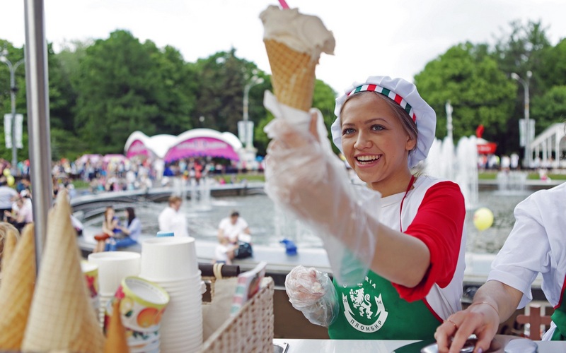 Власти Брянска разрешили открыть две точки торговли мороженым и напитками