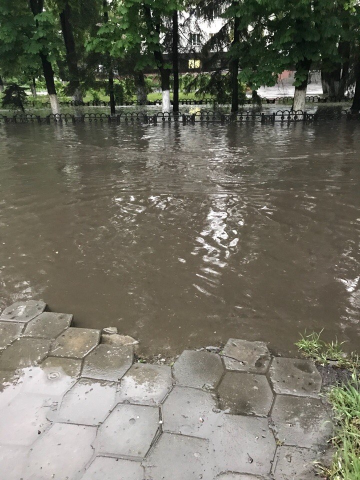 В Брянске затопило Бежицкий район