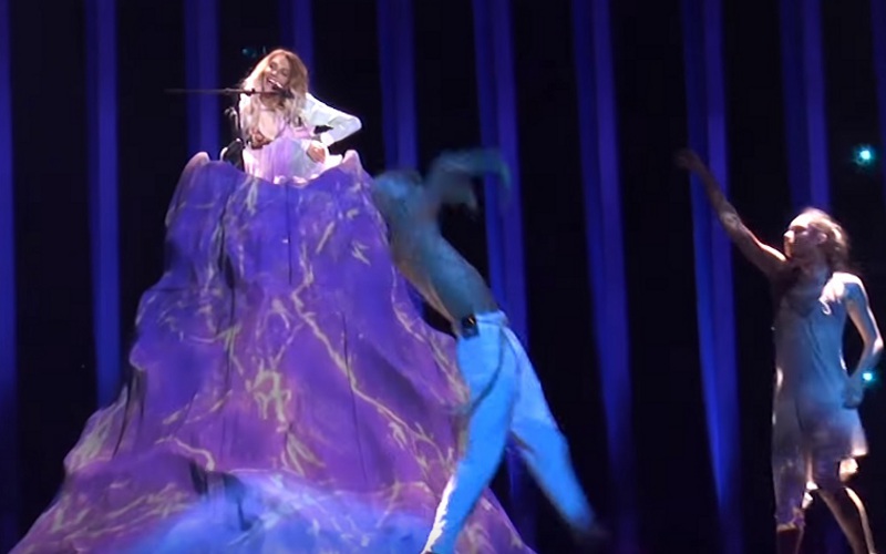 Видео: на сцене «Евровидения» в Лиссабоне впервые спела Юлия Самойлова