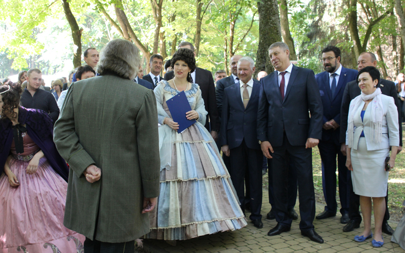 Участники тютчевского праздника поздравили орловчан с 200-летием Ивана Тургенева