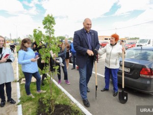 Валуев посадил рябину в Челябинске