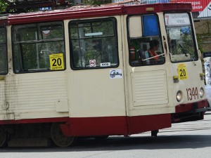 Челябинские пенсионеры ездят в трамвае на полтора рубля дешевле