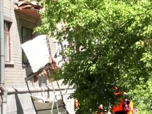 Опубликовано видео с места взрыва в жилом доме на ЧМЗ