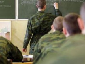 Закрыть военные кафедры в вузах предложило правительство