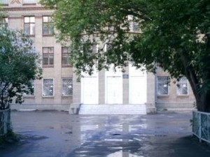 Возле  челябинской гимназии № 63 произошла стрельба