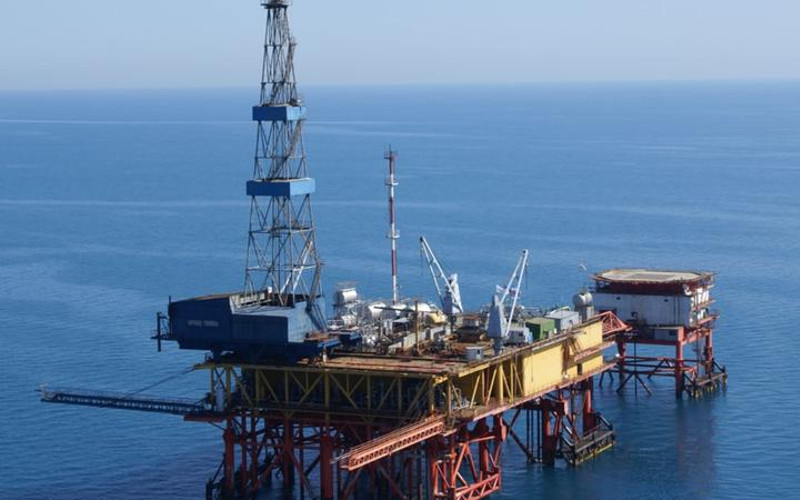 Российские ВМФ взяли под охрану газовые платформы в Черном море