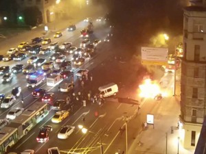 Пять автомобилей столкнулись на Кутузовском проспекте. «Мерседес» сгорел на месте