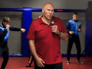 Николай Валуев в Челябинске показал самые опасные удары в боксе