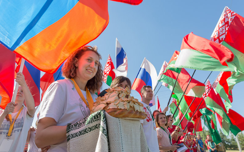 Брянцы вместе с губернатором прибыли на фестиваль «Славянское единство» в Беларусь