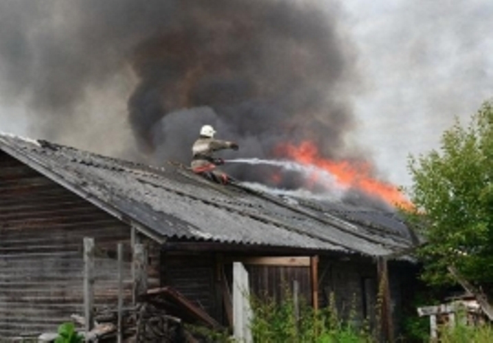 В Почепском районе сгорел частный гараж