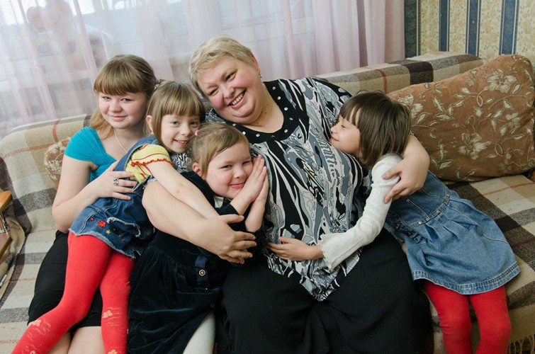 В Брянске более 200 детей воспитываются в приемных семьях