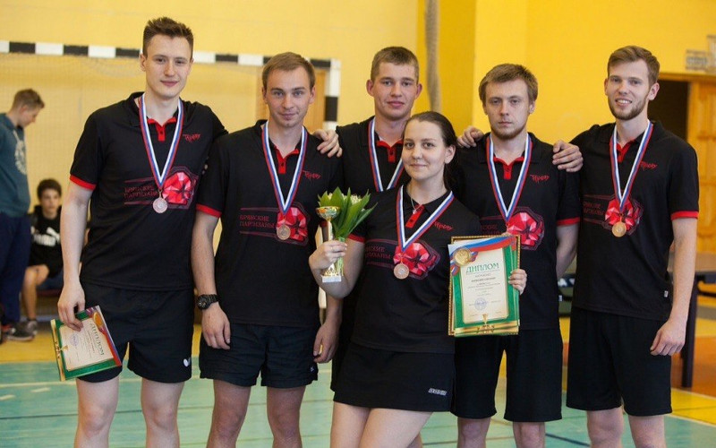«Брянские партизаны» в Смоленске завоевали бронзу чемпионата по настольному теннису