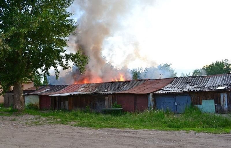 В Володарском районе горели сараи