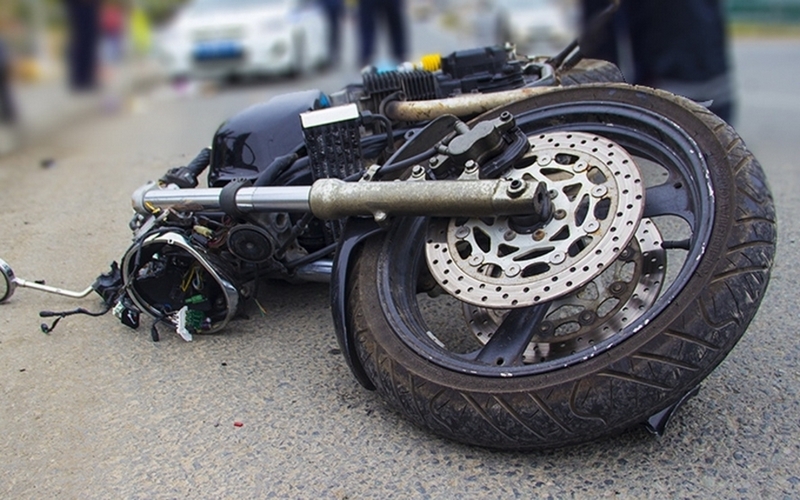 В Карачеве столкнулись мотоцикл и легковушка