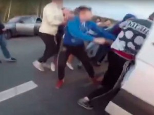 Челябинская полиция изучает видеозаписи жестокой драки футбольных фанатов