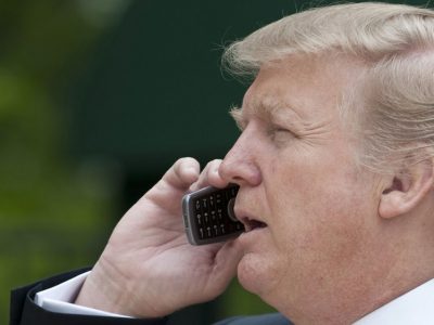 Американские СМИ сообщили, что телефон Трампа прослушивает Россия и Китай