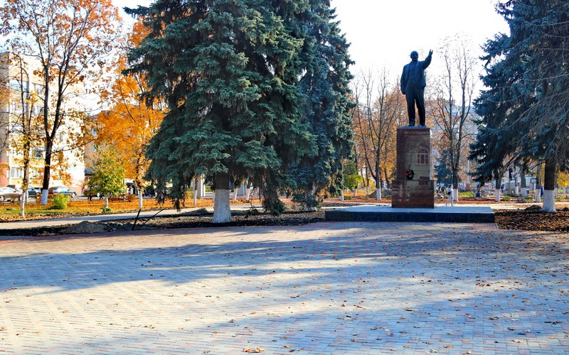 В сквере имени Ленина в Брянске завершается капремонт