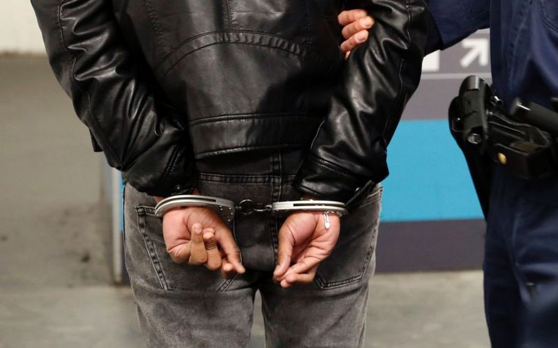 Молодой брянец совершил кражу в торговом центре Курска