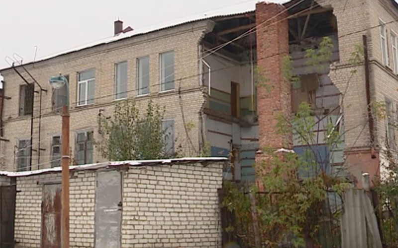 Суд потребовал снести аварийное здание Дома быта в Клинцах